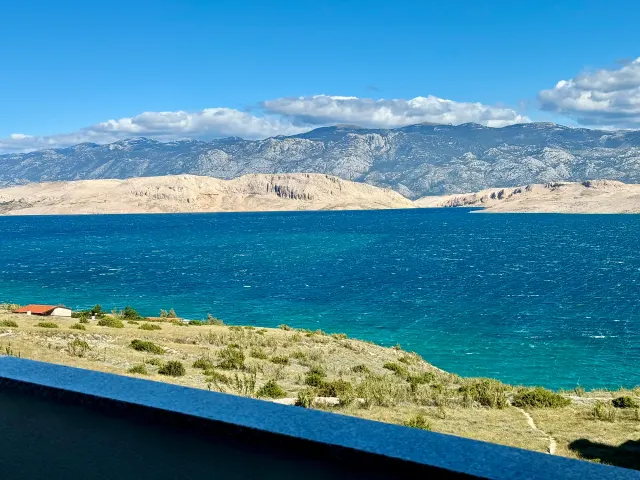 BookNoFees: Penthouse-appartement met uitzicht op zee en de Velebit – Pag