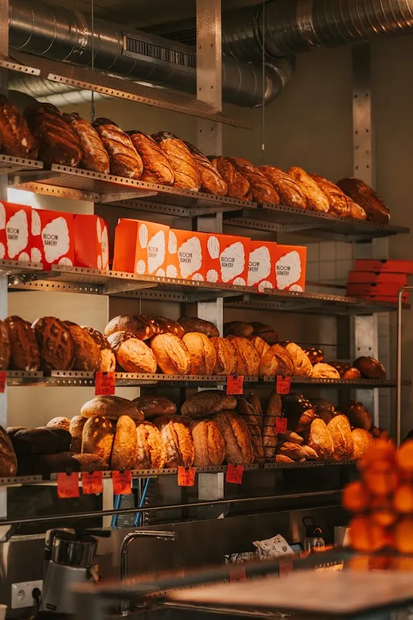 BookNoFees: Bakkerij – BLOOM BAKERY – Bratislava – BLOOM BAKERY, foto 1