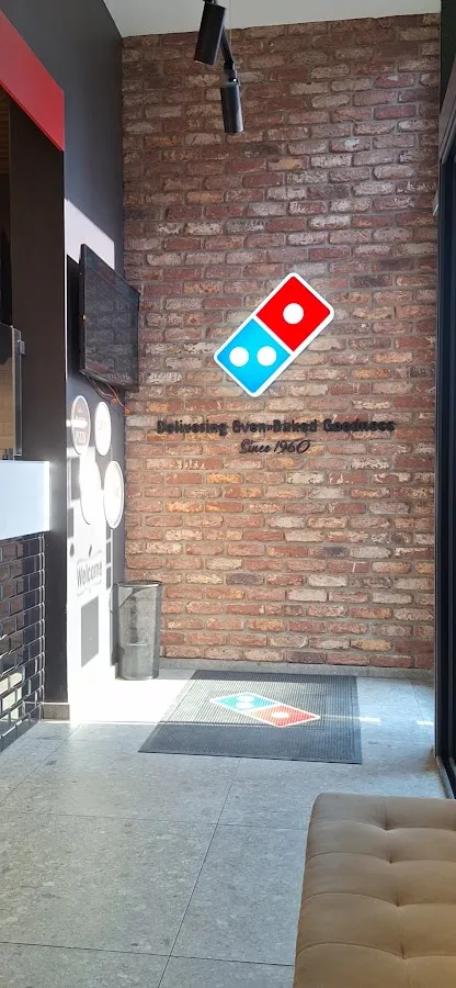 BookNoFees: Snackbar – Domino's – Zagreb – Domino's, foto 2