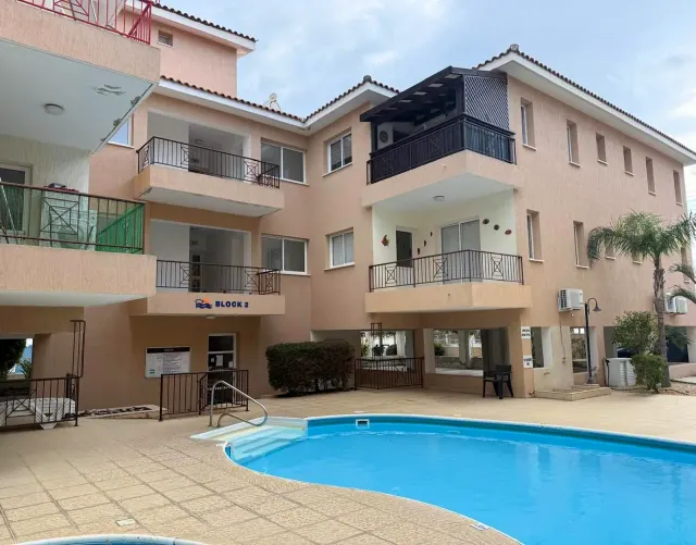BookNoFees: Rustig, ruim appartement met zwembad en balkon – Chloraka
