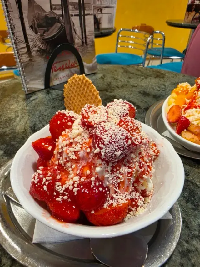 BookNoFees: Restaurant – Eiscafé Venezia – Marsberg – Eiscafé Venezia, foto 2