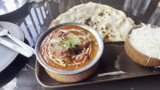 BookNoFees: Restaurant – Masala Darbar – Bratislava – Het Hof van de Overblijvers, foto 3