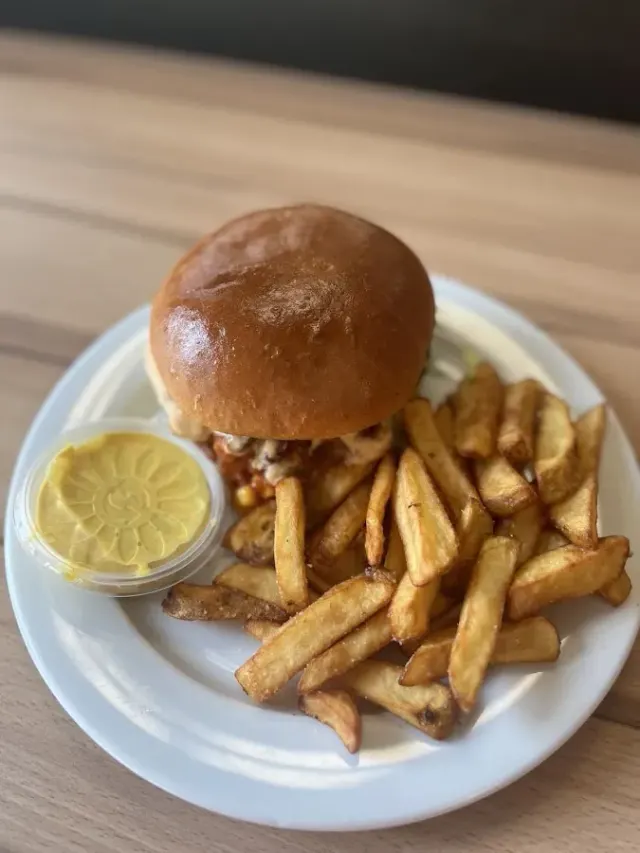 BookNoFees: Snackbar – Bigger Snack World – Bratislava – Een grotere snackwereld, foto 2