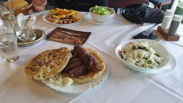 BookNoFees: Restaurant – Čingač – Zagreb – Schommelen, foto 3