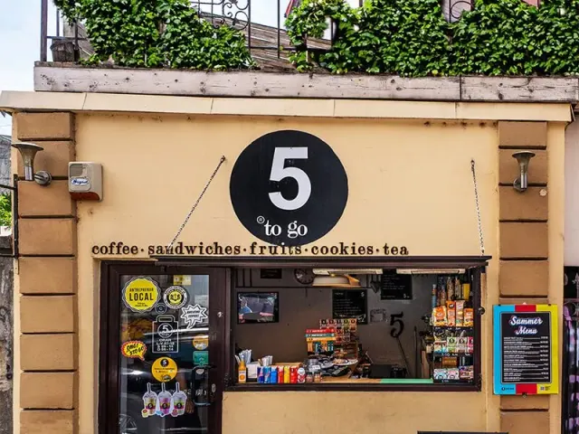 BookNoFees: Café – 5 to go – Bucharest – Nog 5 te gaan, foto 2