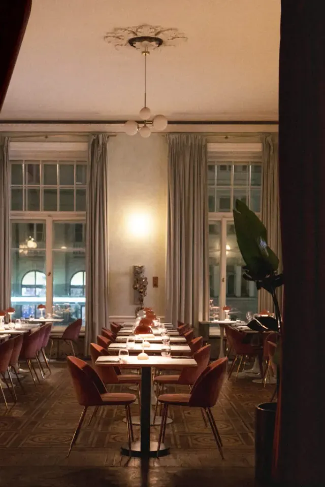 BookNoFees: Restaurant – Pod Gigantami – Warsaw – Onder de Reuzen, foto 2