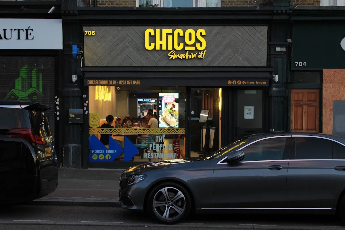 BookNoFees: Restaurant – Chicos – London – Jongens, foto 1