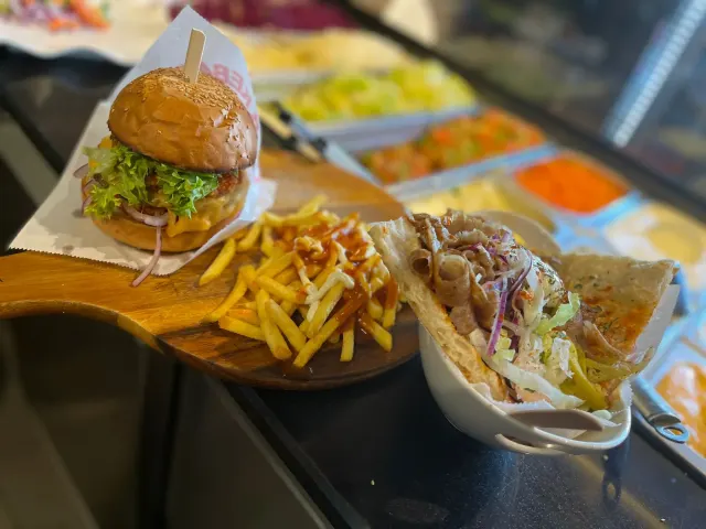 BookNoFees: Snackbar – Pivaz Döner Pizza – Arnsberg-Neheim – Pivaz Döner Pizza, foto 2