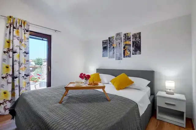 BookNoFees: vakantiehuis in Pula – Leuk 2SZ-appartement ‘Suzi’ in Pula, geweldige ligging