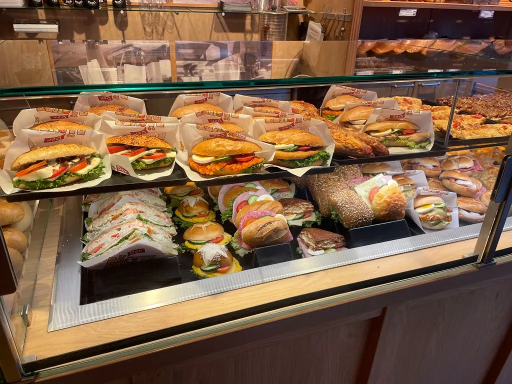 BookNoFees: Restaurant – Backhaus Café Liese – Bestwig – Bakkerij-café Liese, foto 1