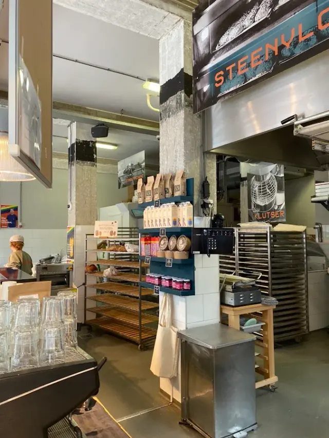 BookNoFees: BBrood!, Amsterdam