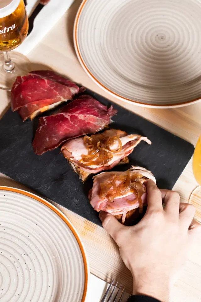 BookNoFees: Restaurant – Prada a Tope – Madrid – Prada ten volle, foto 2
