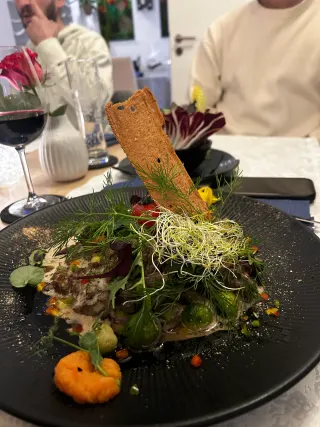 Restaurant – BookNoFees: foto uit de recensie van Valentina Pfenning over Treibgut