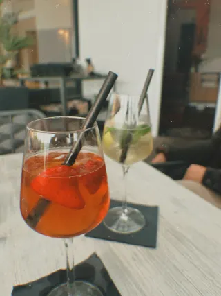 Restaurant – BookNoFees: foto uit de recensie van Valentina Pfenning over Treibgut