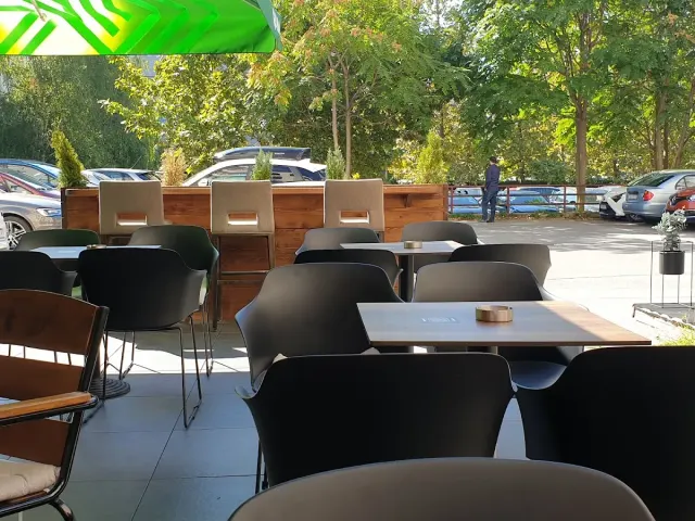 BookNoFees: Café – Brown bar – Zagreb – Bruine balk, foto 3