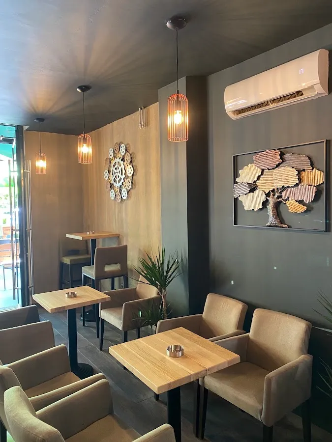 BookNoFees: Café – Brown bar – Zagreb – Bruine balk, foto 1