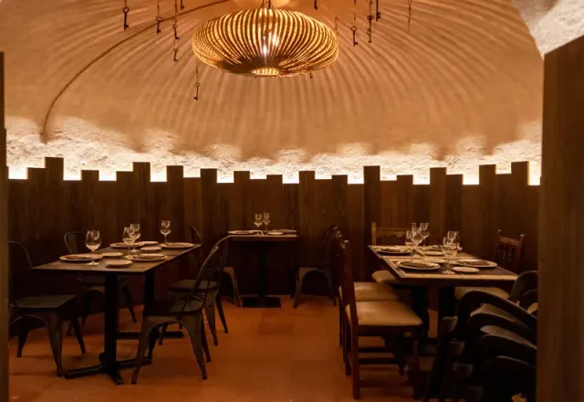 BookNoFees: Restaurant – Llagar La Llobera – Madrid – Wijnmakerij La Llobera, foto 2