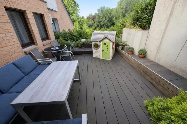 BookNoFees: vakantiehuis in Rheinstetten – Rustig vakantieappartement met terras en uitzicht op de tuin