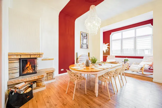 BookNoFees: Ruim appartement van 145 m² in een oud gebouw met 4 slaapkamers en 1 eigen parkeerplaats in Magdeburg – Magdeburg
