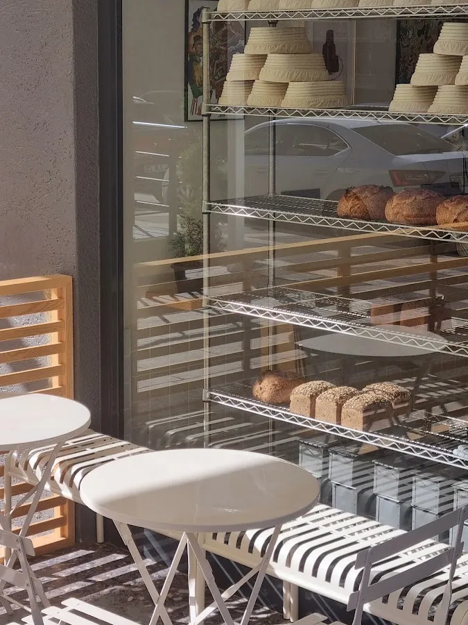 BookNoFees: Café – Baca Bread Club – Istanbul – Lees Bread Club, foto 1