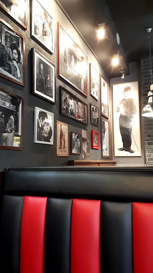BookNoFees: Restaurant – Chicago's Pizza – Warsaw – Pizza uit Chicago, foto 3