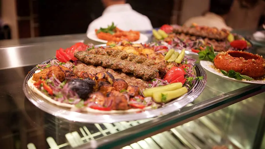 BookNoFees: Restaurant – Al-Amir – Budapest – De prins, foto 1