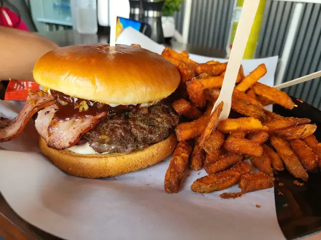 BookNoFees: Restaurant – 3MO-Burger – Medebach – 3MO-Burger, foto 2