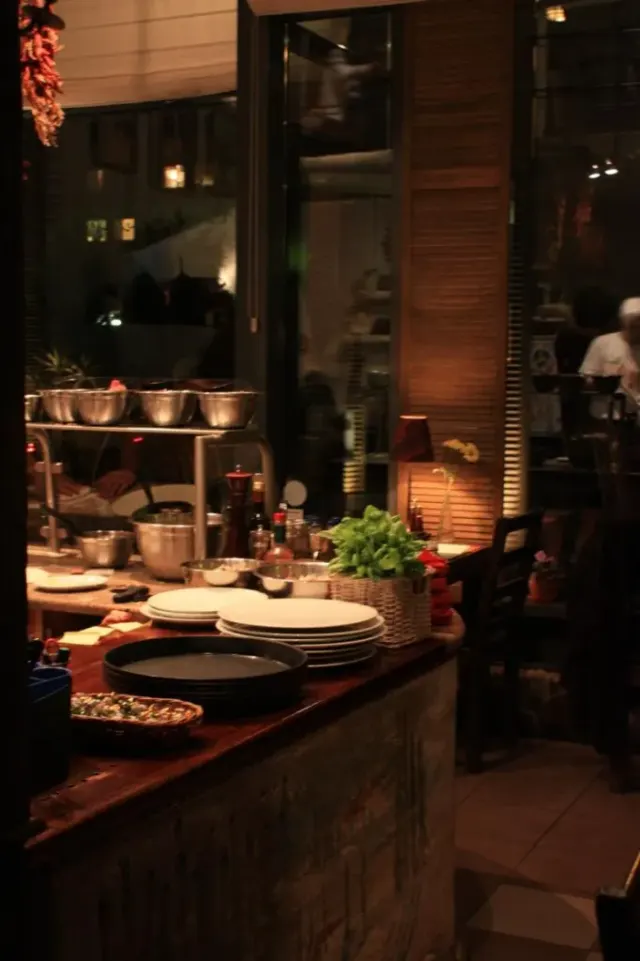 BookNoFees: Restaurant – Basilia – Warsaw – Koningin van de Hemel, foto 2