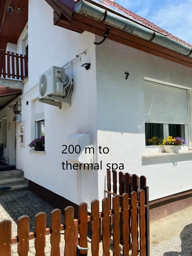BookNoFees: Ruim appartement met tuin en terras – Bük