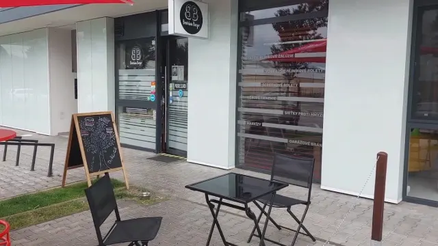BookNoFees: Snackbar – Bratislava Burger – Bratislava – Bratislava Burger, foto 3