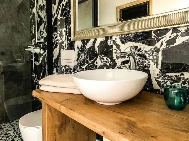 BookNoFees: Een gezellig huisje met een sauna en een tuin – Borzestowo