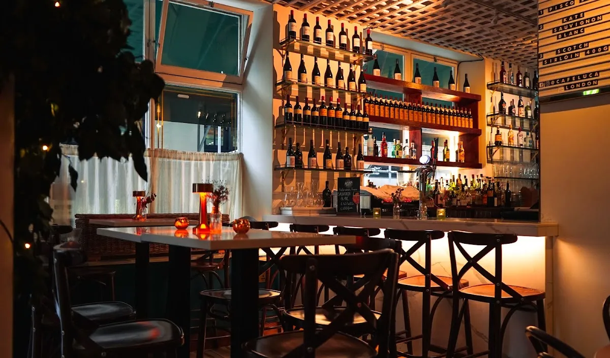 BookNoFees: Restaurant – Café Luca – London – Café Luca, foto 1