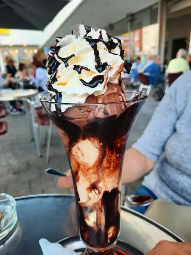BookNoFees: IJs – Eiscafe Capri – Herne – Eiscafé Capri, foto 2