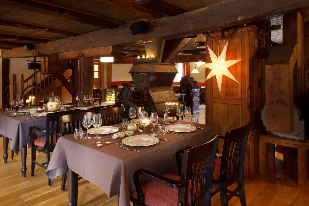 BookNoFees: Restaurant – Almer Schlossmühle – Brilon – Almer kasteelmolen, foto 1