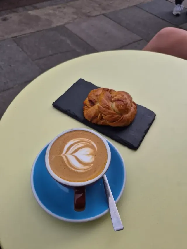 BookNoFees: Café – Brothers Bakery – London – Brothers Bakkerij, foto 2