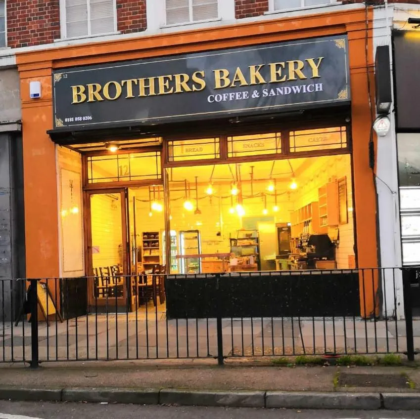 BookNoFees: Café – Brothers Bakery – London – Brothers Bakkerij, foto 1