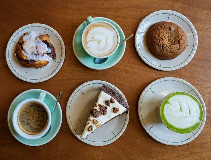 BookNoFees: Café – La Fabrique en Ville – Brussels – De Fabriek in de Stad, foto 1