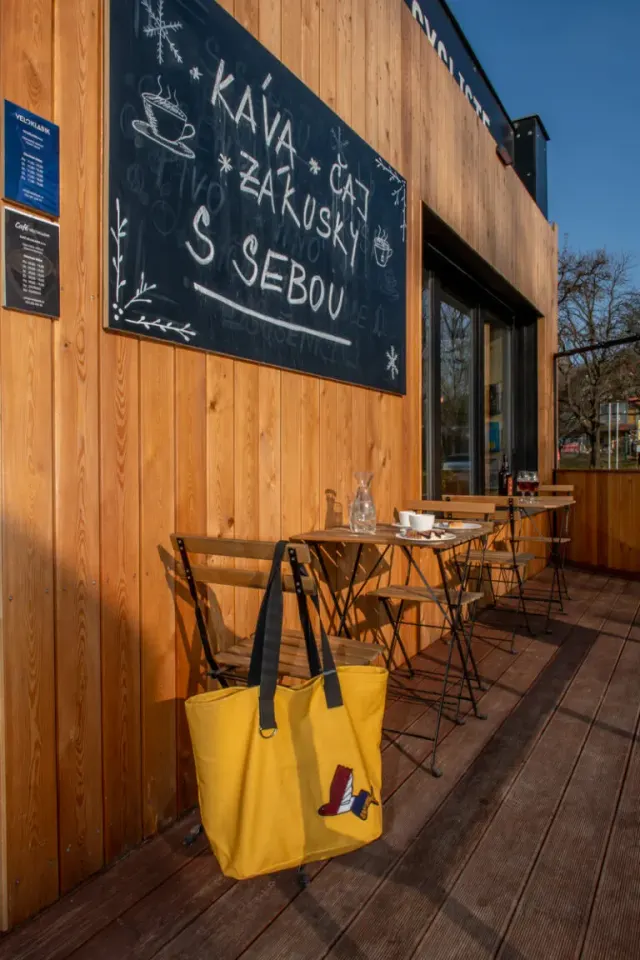 BookNoFees: Café – Café Veloklasik – Prague – Café Veloklasik, foto 2