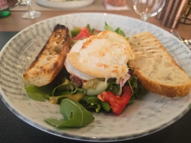 BookNoFees: Restaurant – Anavi – Bratislava – Die daar, foto 2