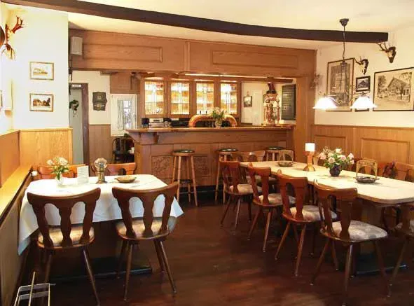 BookNoFees: Restaurant – Zum Försterhaus – Iserlohn – Naar het boswachtershuis, foto 3