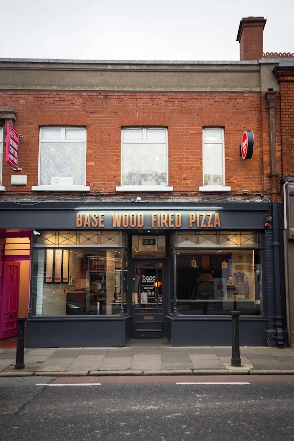 BookNoFees: Restaurant – Base Wood Fired Pizza – Dublin – Houtgestookte pizza (basis), foto 1