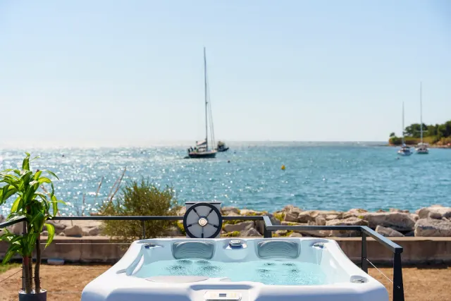 BookNoFees: vakantiehuis in Novigrad – Luxury Sea House Pearl Infinity – Exclusieve woonboot in Novigrad