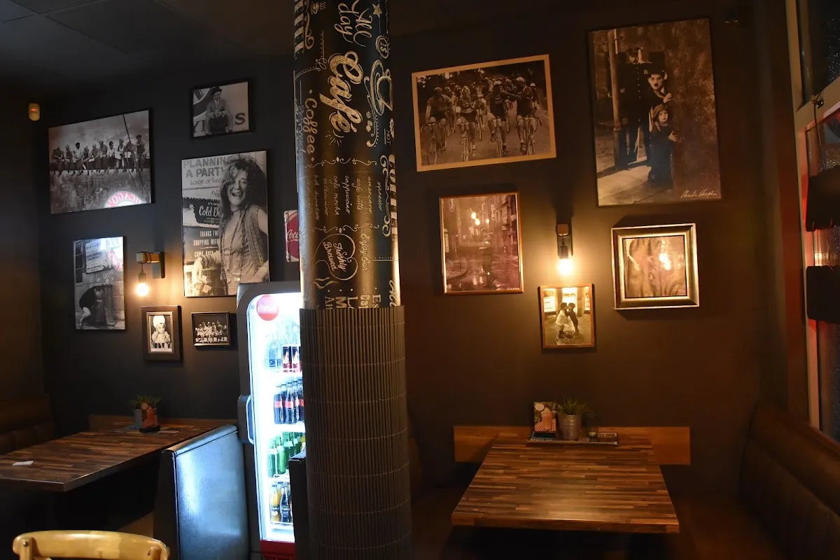 BookNoFees: Restaurant – Chicago's Pizza – Warsaw – Pizza uit Chicago, foto 1