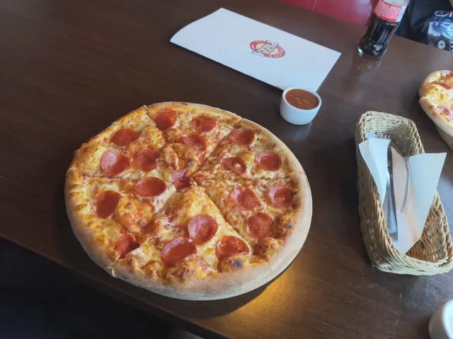 BookNoFees: Restaurant – Chicago's Pizza – Warsaw – Pizza uit Chicago, foto 2