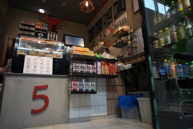 BookNoFees: Restaurant – 5 to go – Bucharest – Nog 5 te gaan, foto 3