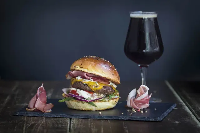 BookNoFees: Kandalló Pub, Budapest