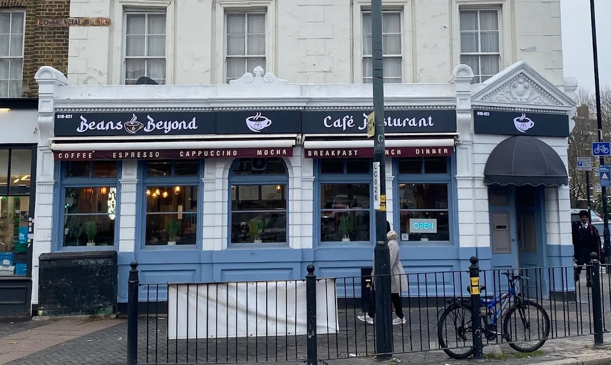 BookNoFees: Café – Beans & Beyond – London – Bonen & meer, foto 1