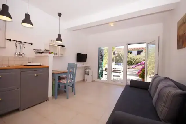 BookNoFees: NIEUW - Studio-appartement vlak bij het strand – Tribunj