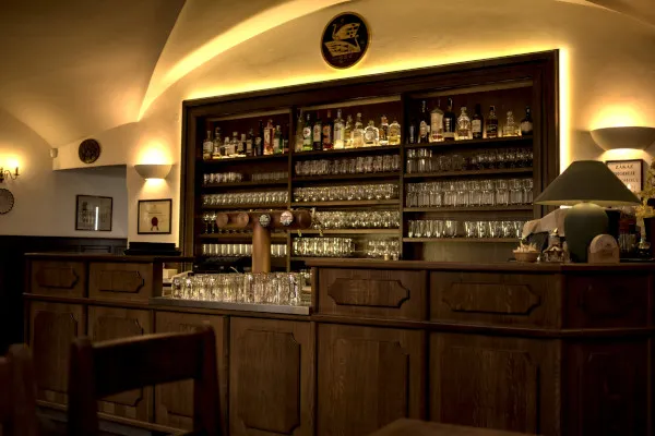 BookNoFees: Restaurant – U Labutí – Prague – Bij Labutí, foto 3
