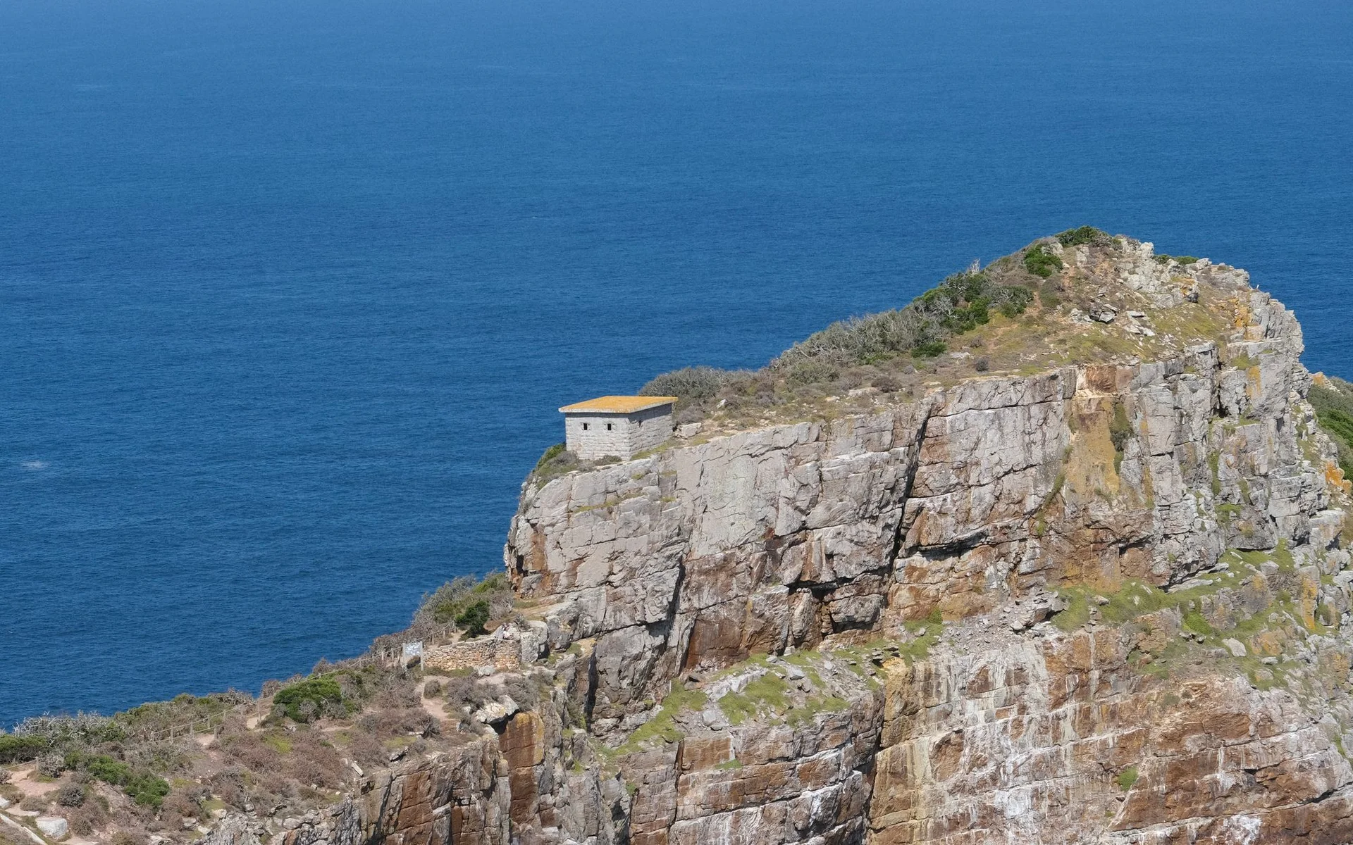 Kliffen en zee op het Kaapse Schiereiland in Zuid-Afrika